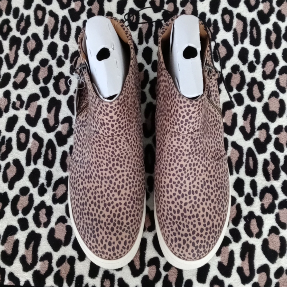 Womens leopard print sneakers